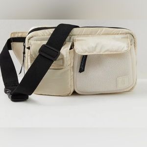 Free people movement courtside sling purse NWOT